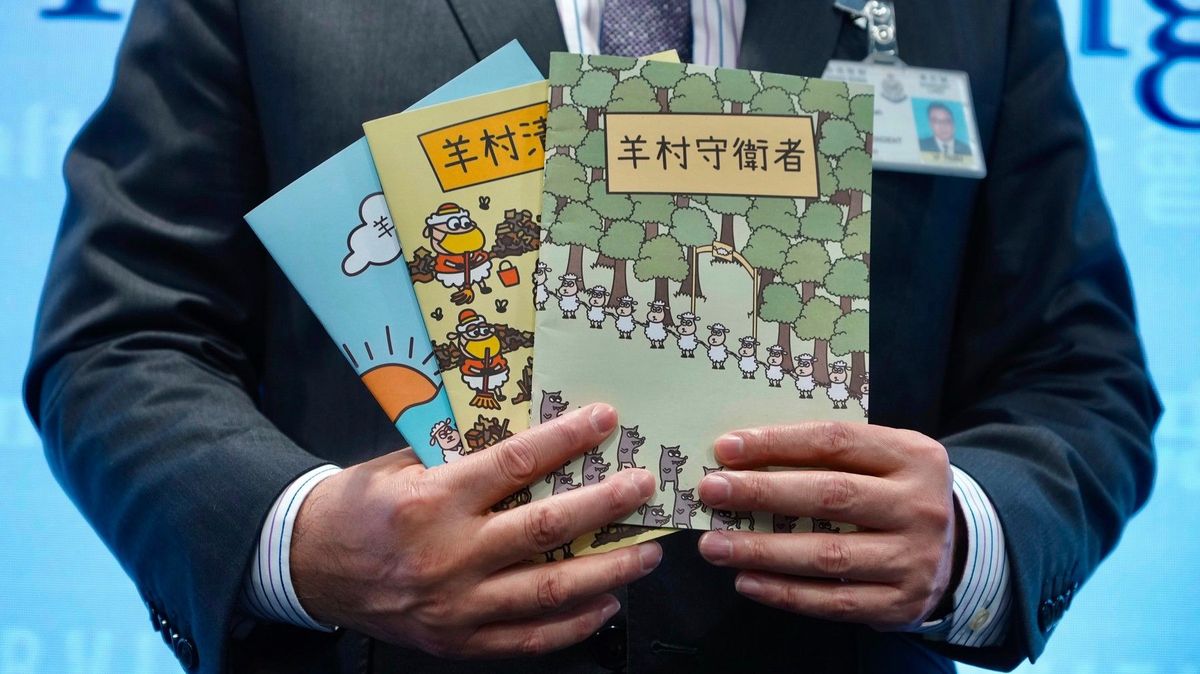 Ovce proti vlkům. V Hongkongu zatkli dvojici za držení „buřičských“ dětských knih